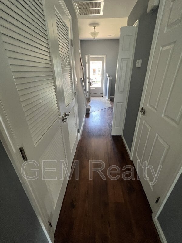 Building Photo - 7120 Azalea Dr