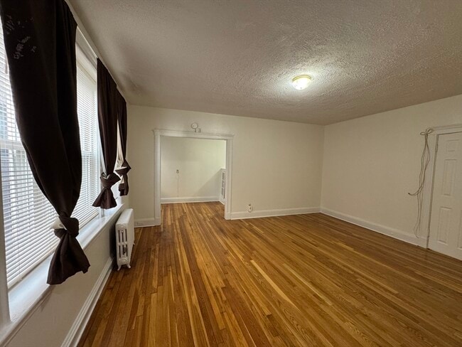 Building Photo - 97 Chester St