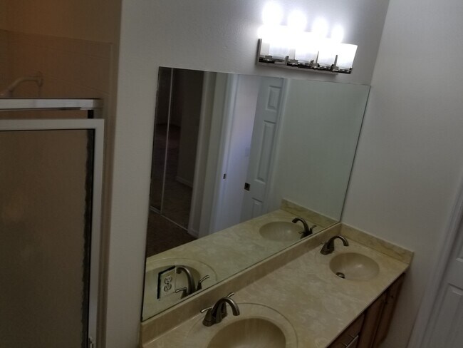 Building Photo - 2.2 w bonus room