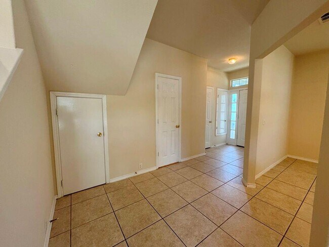 Building Photo - 251 Utterback