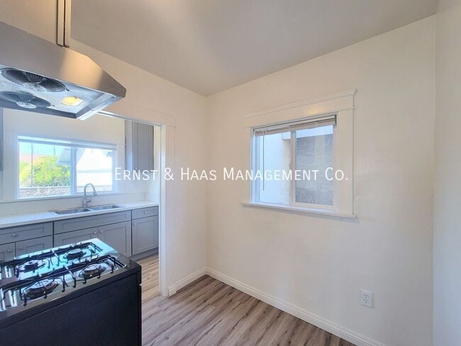 Building Photo - 2068 Linden Ave