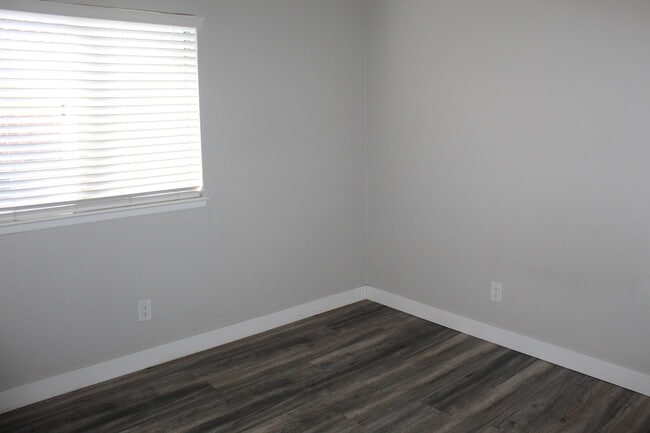 Building Photo - 2229 Rose Ave