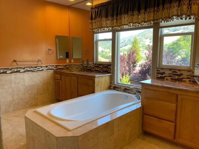 Building Photo - Sky Hawks finest just became available