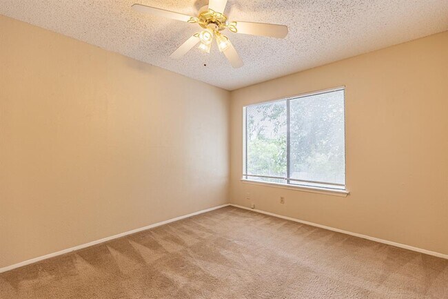 Building Photo - 9524 Quail Village Ln