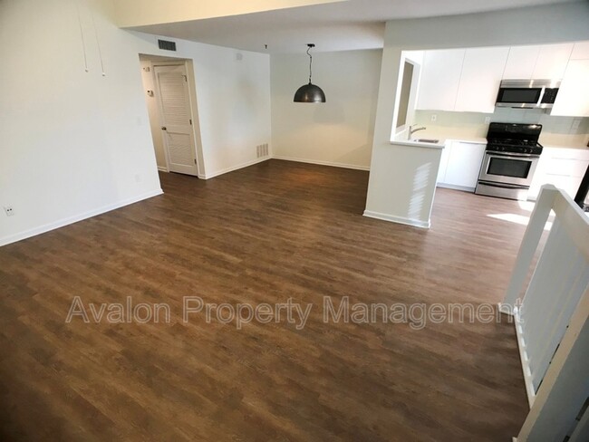 Building Photo - 1104 Riverview Dr
