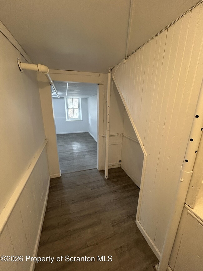 Building Photo - 210 N Bromley Ave