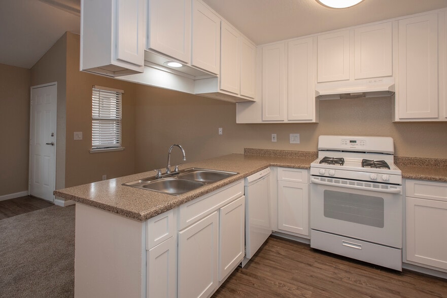 Building Photo - River's Edge Apartments