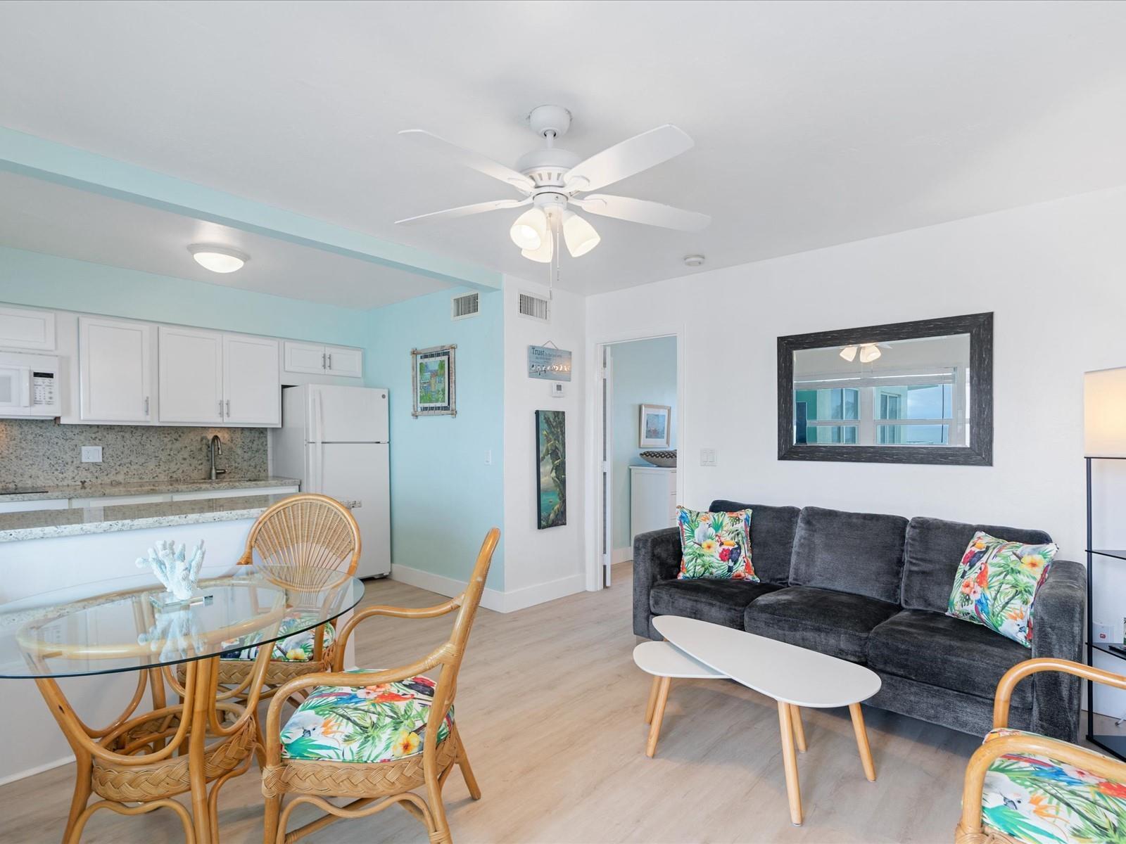 Building Photo - 2600 N Surf Rd