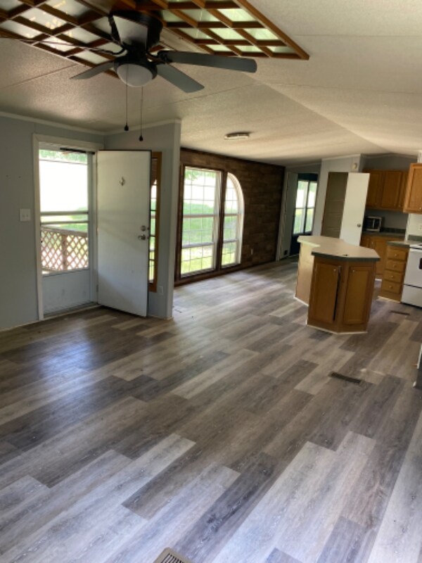 Building Photo - 1011 Love Ln