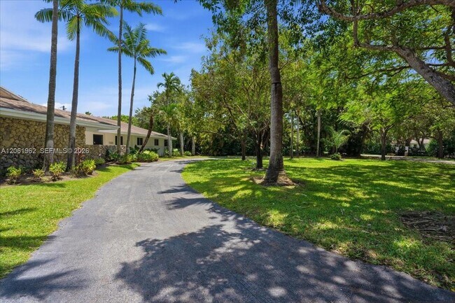Building Photo - 12365 SW 60th Ct