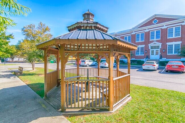 Building Photo - 121 Timmerman St