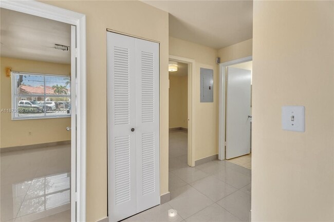 Building Photo - 6427 SW 132nd Ct Cir