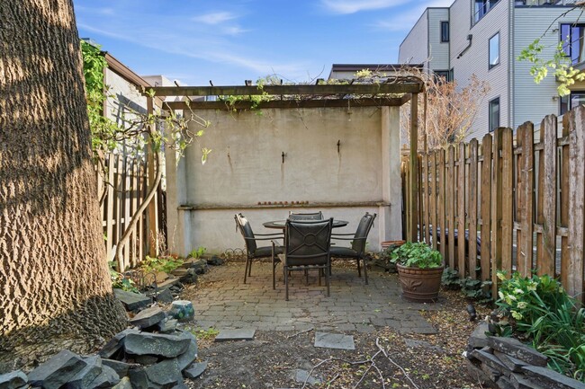 Building Photo - 211 4th St