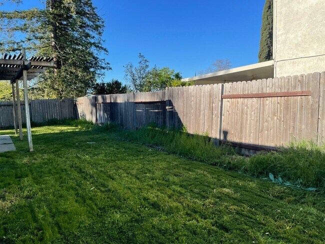 Building Photo - Welcome to this Charming Home in Antelope