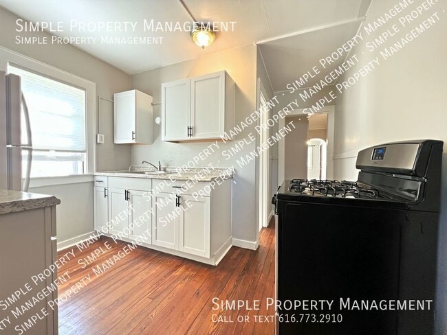 Building Photo - 737 Fulton St E