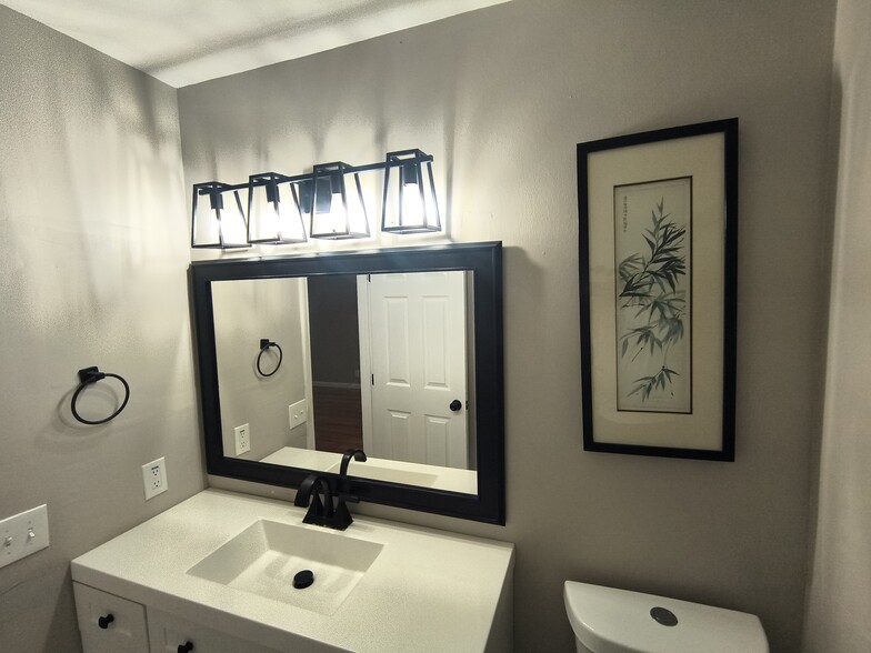 Building Photo - 5 Pastoral Ct