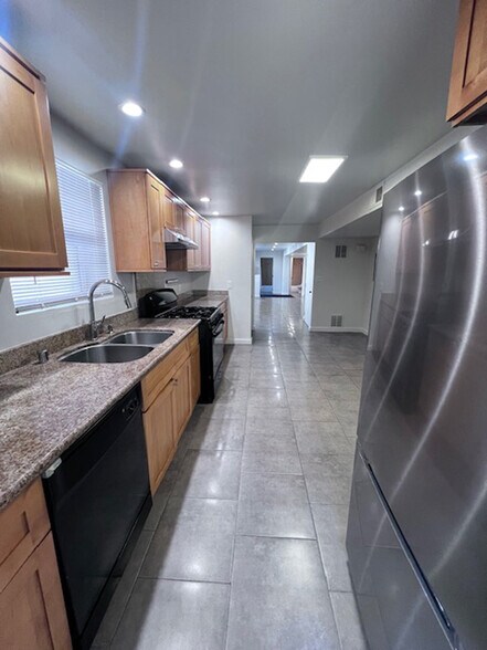 Building Photo - 1037 Peralta St