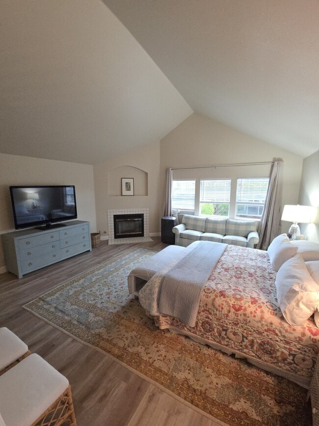 Building Photo - 10 Gregory Pl