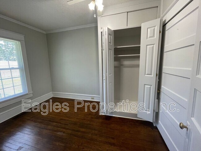 Building Photo - 1300 Evergreen Ave