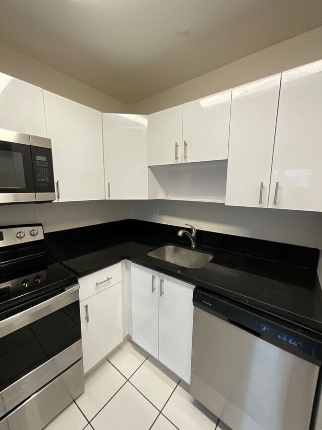 Building Photo - Beautiful 1b1b For Rent Now- Miami Gardens FL