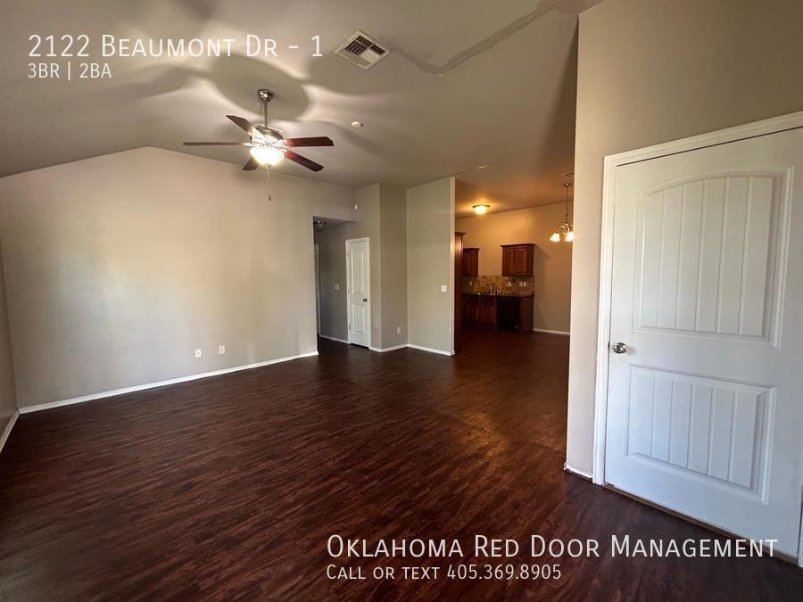 Building Photo - 2122 Beaumont Dr