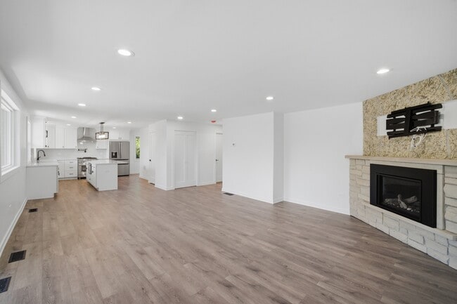 Building Photo - 9430 Nashville Ave