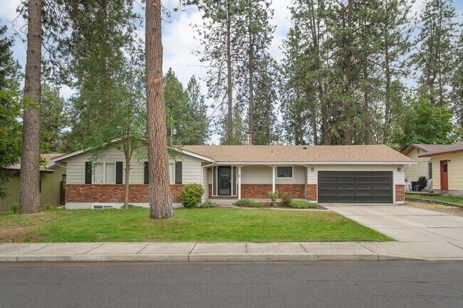 Primary Photo - Available Now!! 5 Bedroom, 3 Bathroom Ranc...
