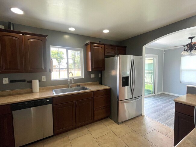 Building Photo - Beautifully Updated 4-Bedroom Home in the Heart of Richland