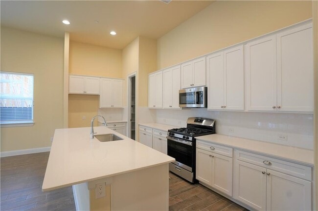 Building Photo - 600 C-Bar Ranch Trl