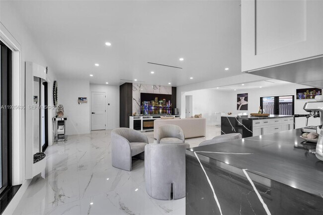 Building Photo - 864 W 69th Pl