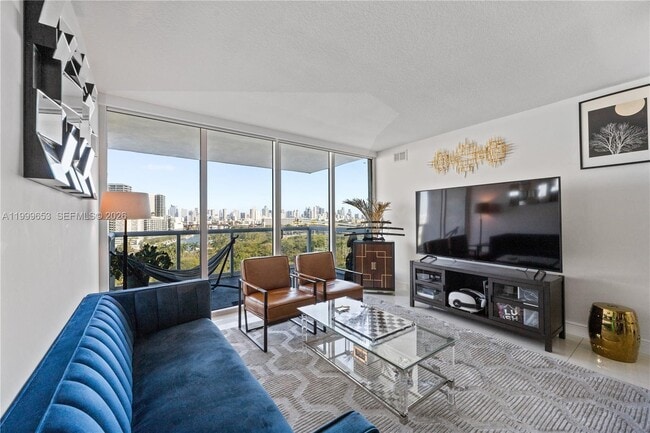 Building Photo - 1861 NW S River Dr