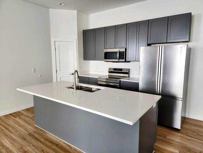 Building Photo - 2707 W Kerria Ave