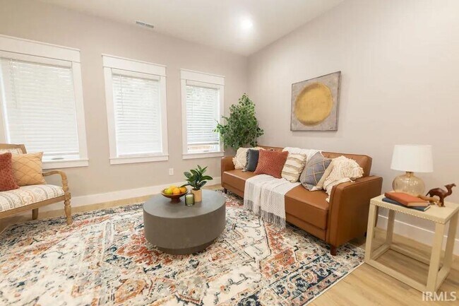 Building Photo - 306 N Jefferson St