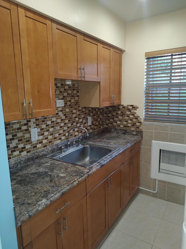 Building Photo - 3240 NE 16th St