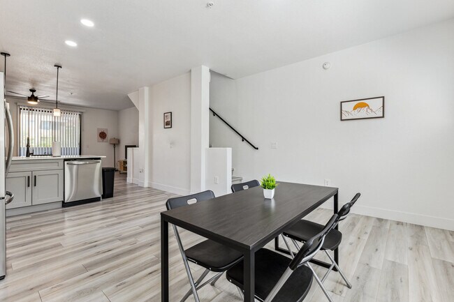 Building Photo - 6610 N 93rd Ave