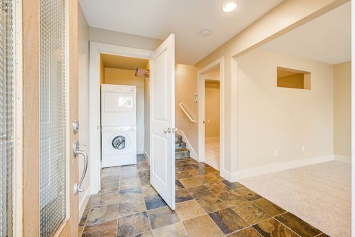 Building Photo - Treat yourself to $1000 off your first months rent with this darling one bedroom in Queen Anne.