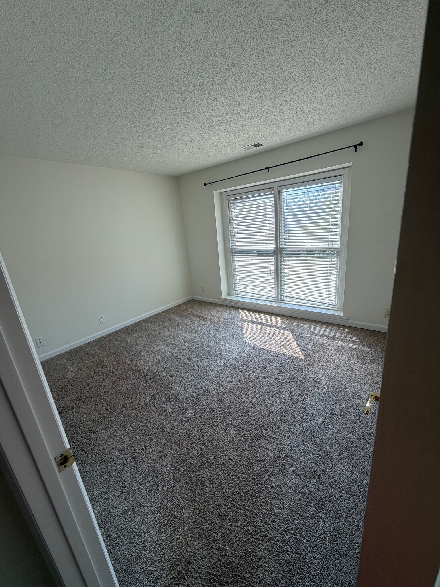 Guest Room - 7230 Meeting St