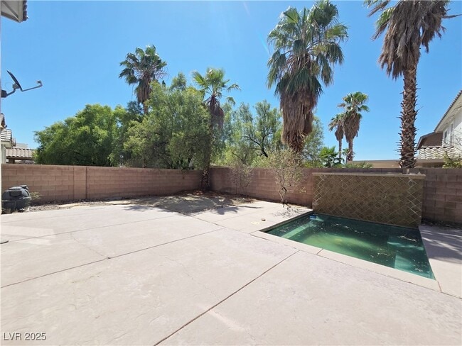 Building Photo - 10865 Wallflower Ave