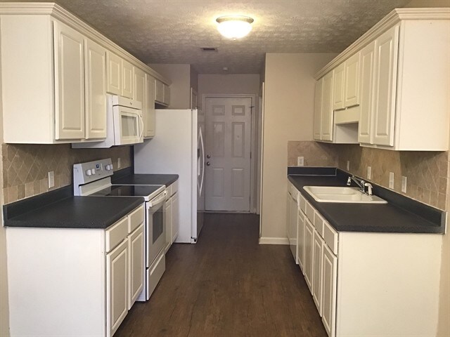 Building Photo - 2535 Lakeview Trl
