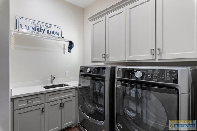 Building Photo - 4 Sawgrass Ct