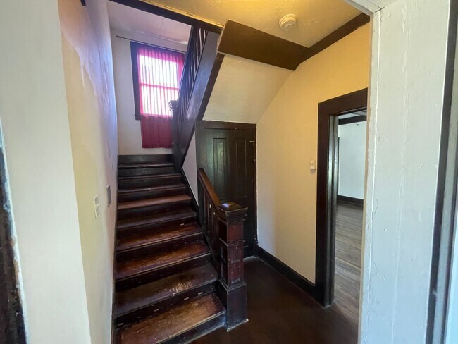 Building Photo - 1030 W Spofford Ave