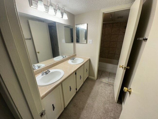 Building Photo - 1705 Port Oak Pl