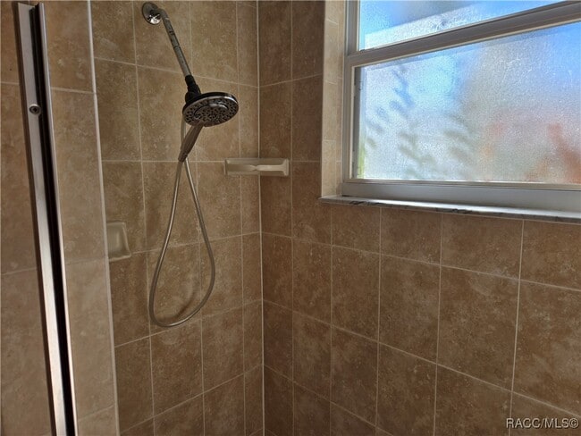 Building Photo - 2846 N Kittery Point