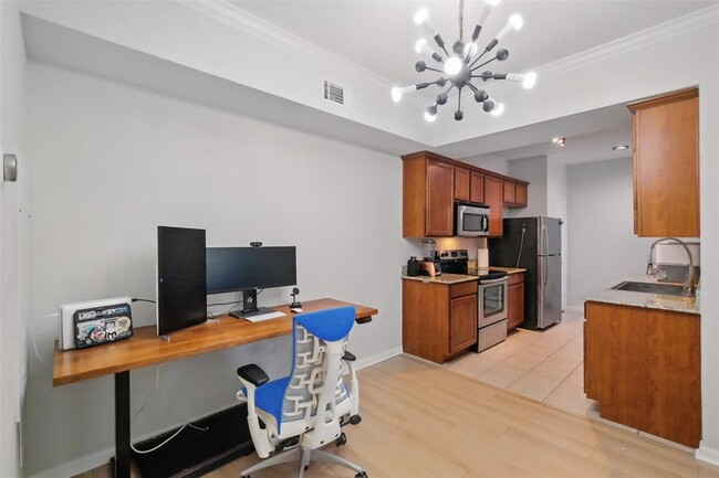 Building Photo - 2255 Braeswood Park Dr