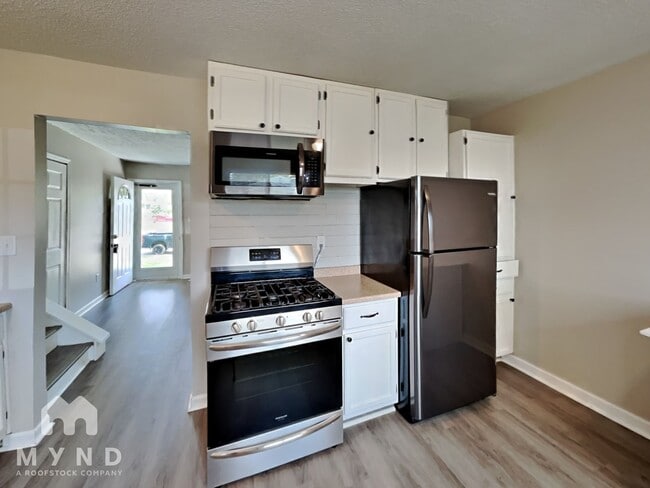 Building Photo - 384 Parkdale Dr