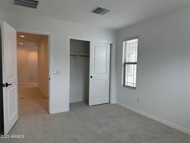 Building Photo - 1223 W Sparrow Dr