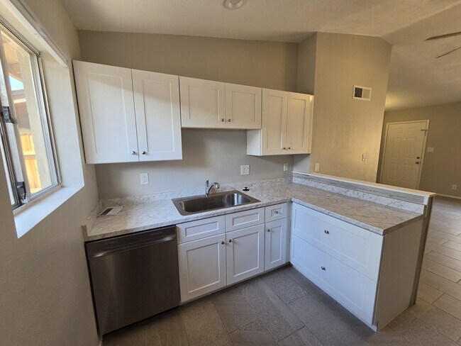 Building Photo - 6245 E Glencove Cir
