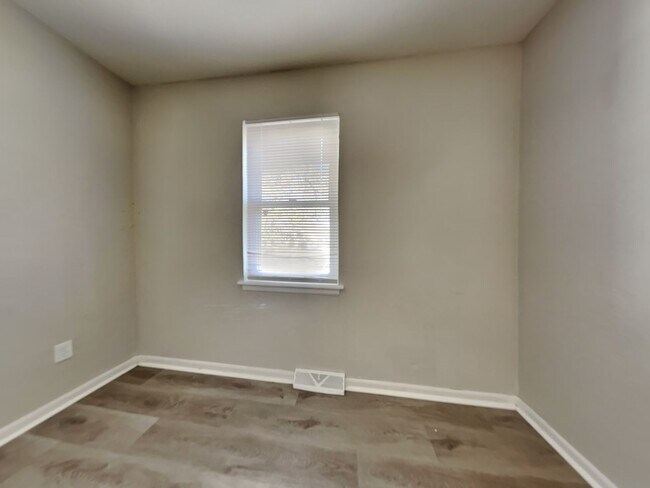 Building Photo - Charming 3-Bed Home in Lees Summit with Garage