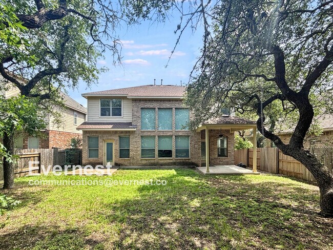 Building Photo - 4-Bedroom Home with Modern Amenities and C...