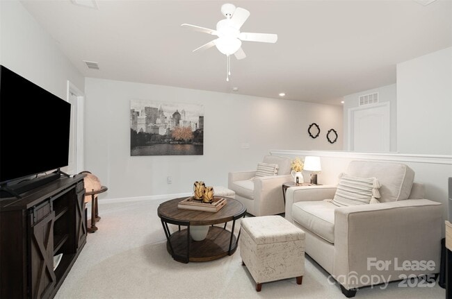 Building Photo - 3021 Honeylocust Ln